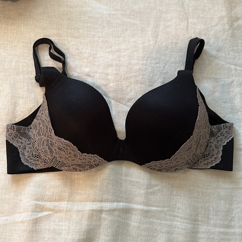 VS Victoria’s Secret Lace Bra 32C